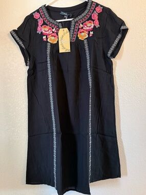 Andrée by Unit Embroidered Boho  Black Floral Tunic Dress  Size Small NWT